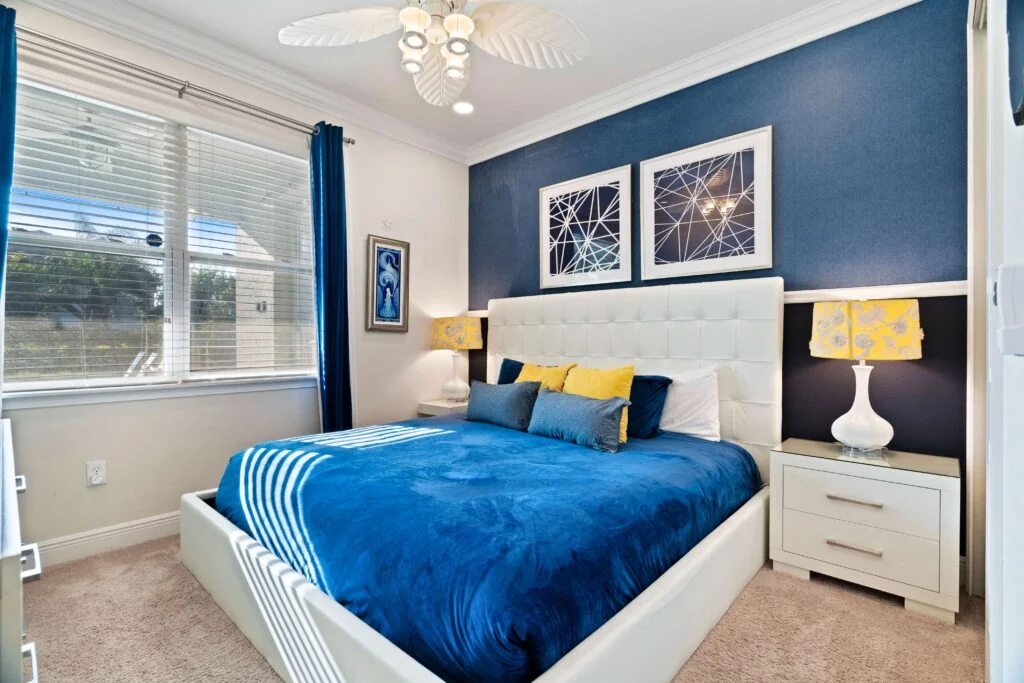 Frozen themed bedroom at 450 Burma