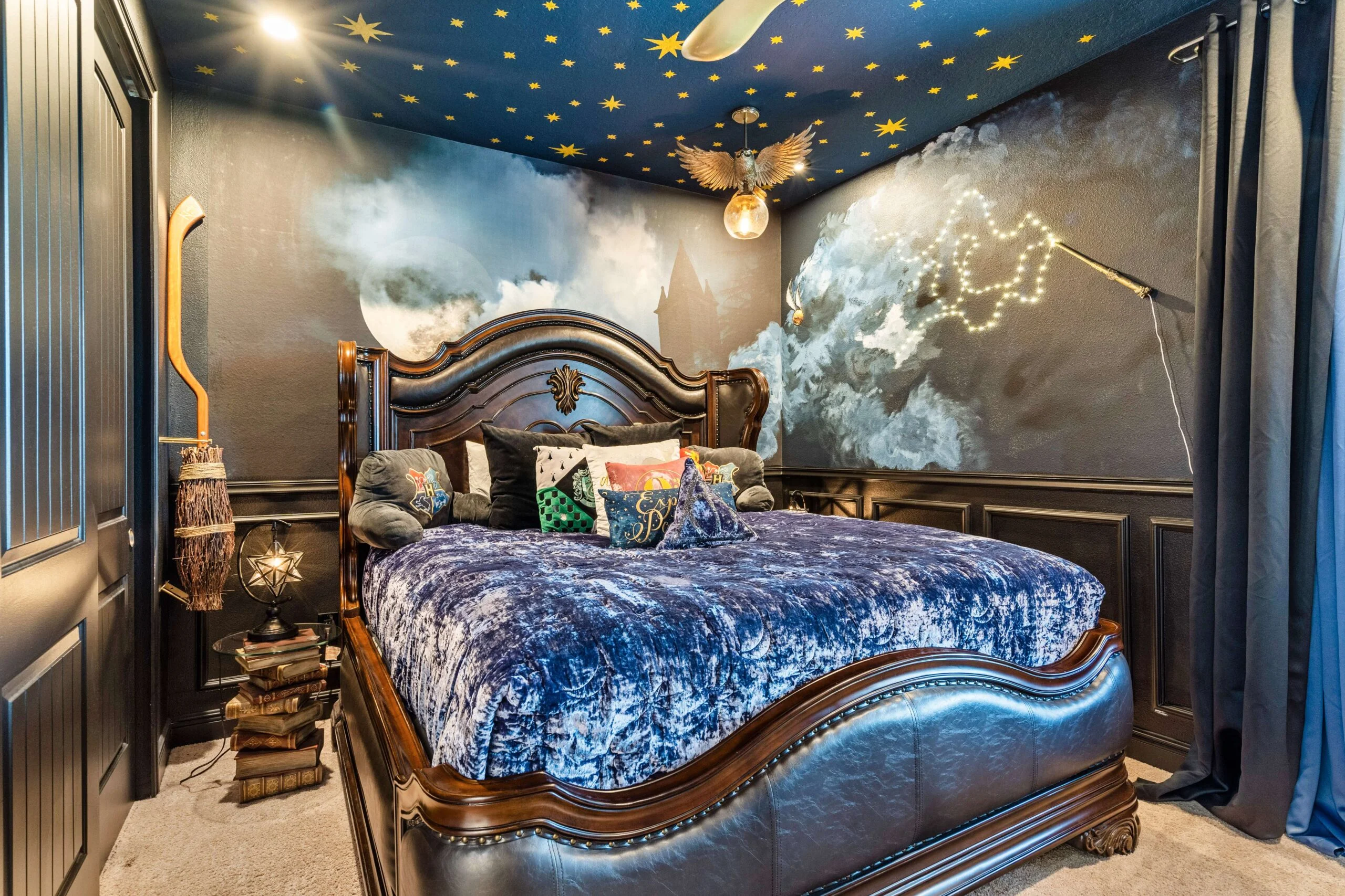 Harry Potter themed king bedroom at 450 Burma vacation rental near Disney