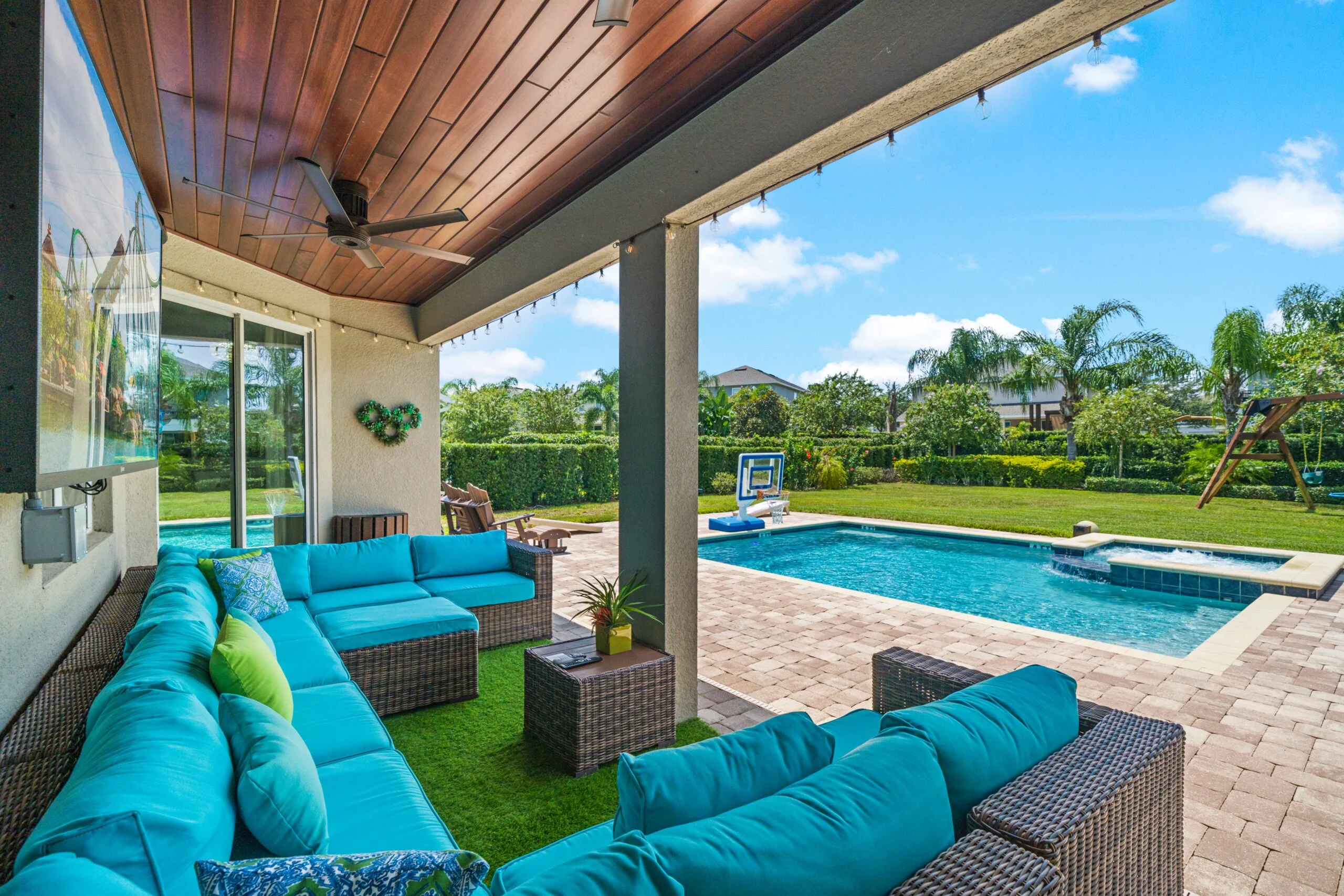 Covered patio with outdoor dining during daytime at 450 Burma